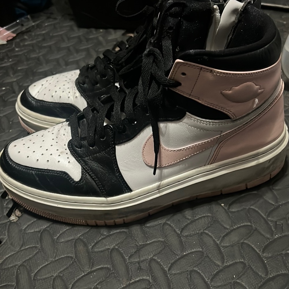 Women’s Nike elevate af1 shoe pink